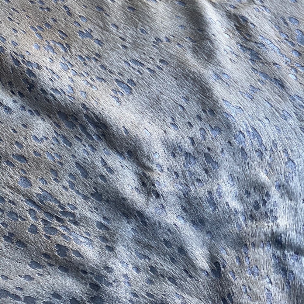 Cow hide Rug - Picture 4 of 5